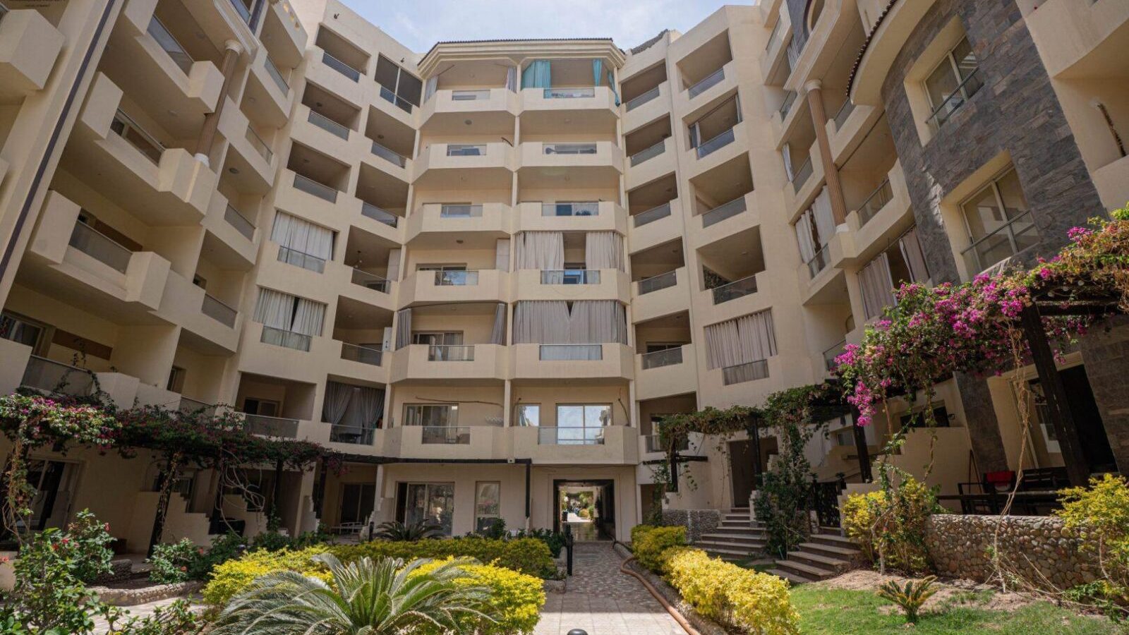 Florenza Khamsin esternoe interno (13)