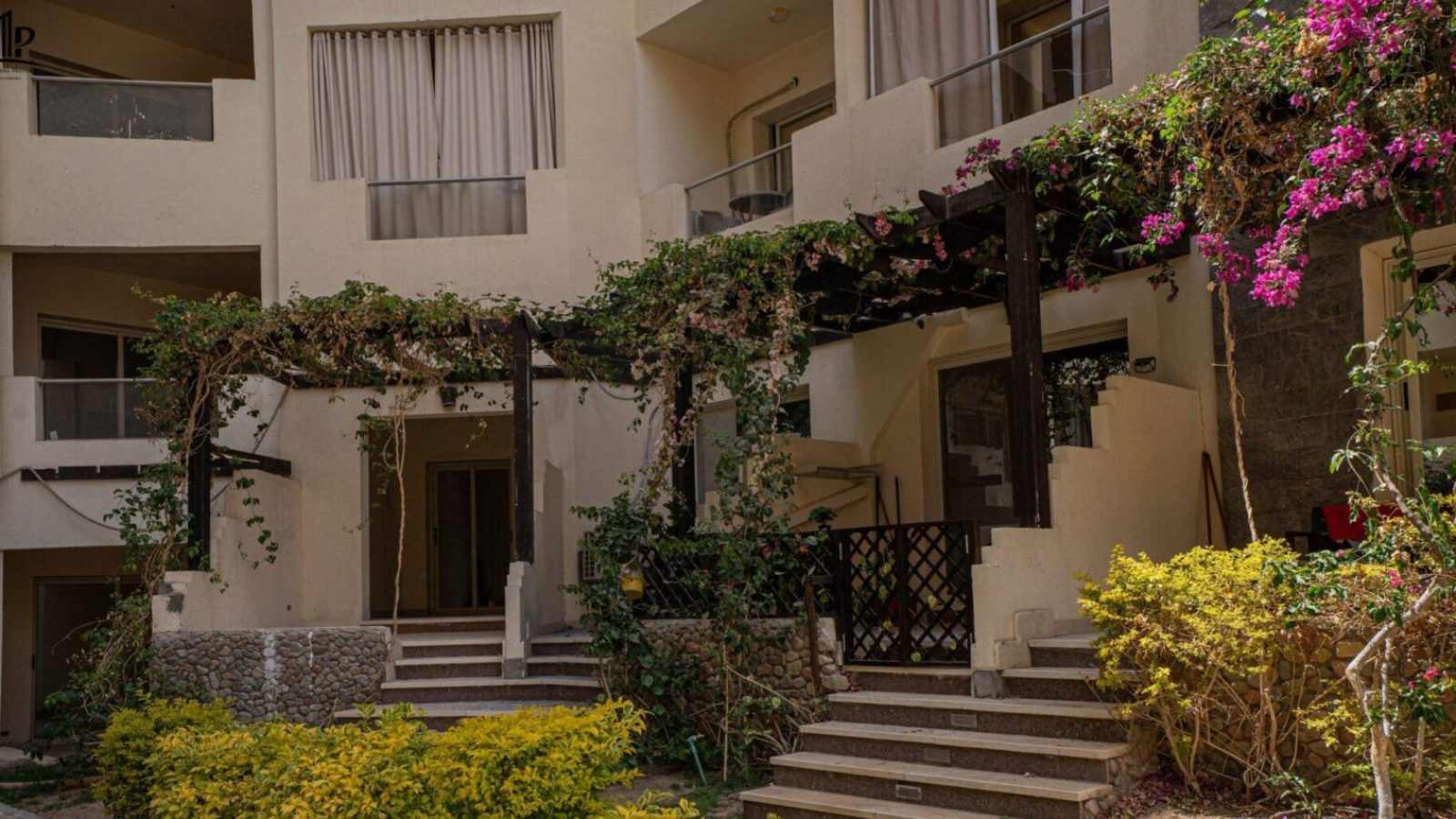 Florenza Khamsin esternoe interno (14)